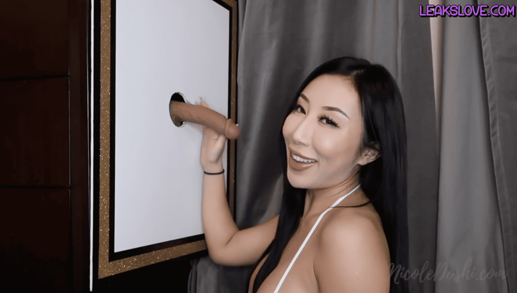 Nicole Doshi – Sucking Two Cocks for My 1st Gloryhole