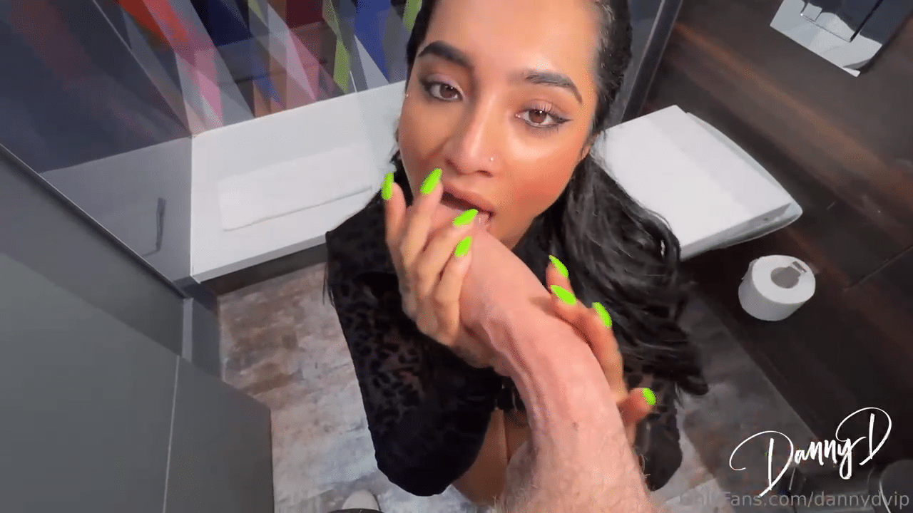 Yasmina Khan, Danny D – Sloppy Creampie Sextape In The Bathroom